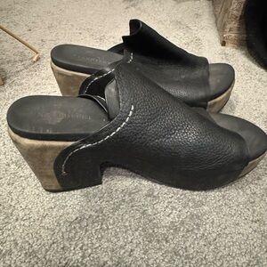 Naked feet heeled sandals women’s size 8.5